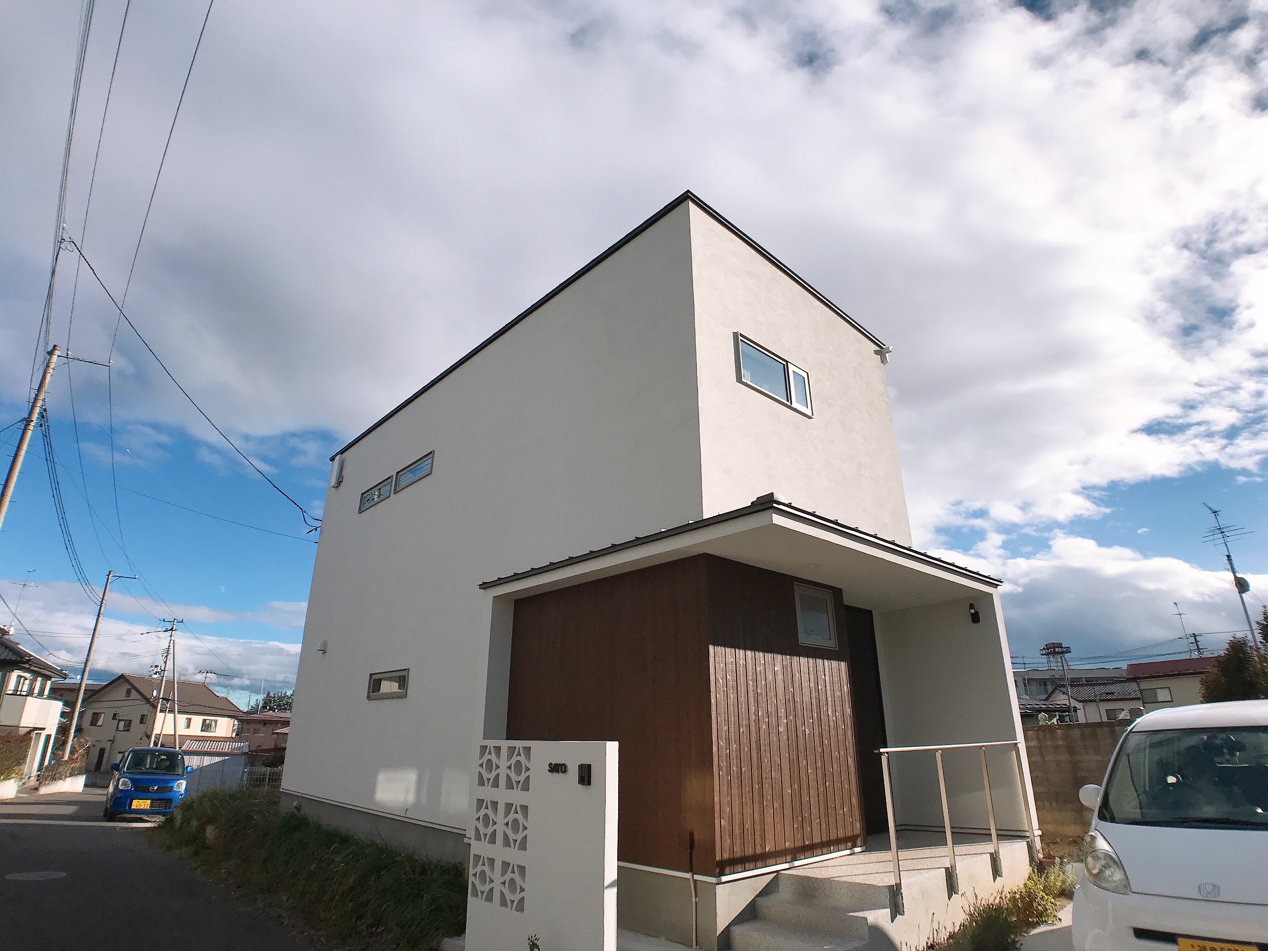 狭小地とは思えない程明るく広いLDのお家