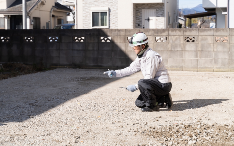 地盤チェックしている写真